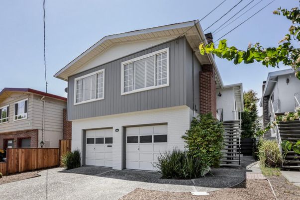 Attached, Exterior, Facade, Brick Facade, Split Level