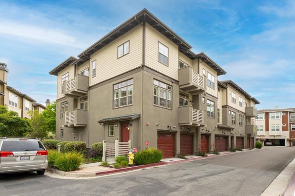 Attached, Exterior, Facade, Rowhouse
