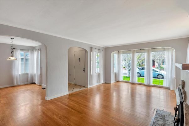 Empty room, Interior, Pendant Lights, Wood Texture Flooring
