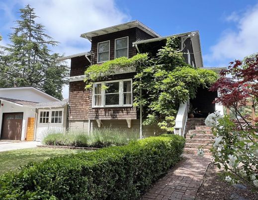 Attached, Exterior, Facade, American Craftsman