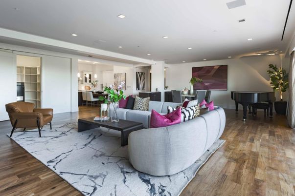 Interior, Living room, Pendant Lights, Piano, Recessed Lighting, Wood Texture Flooring