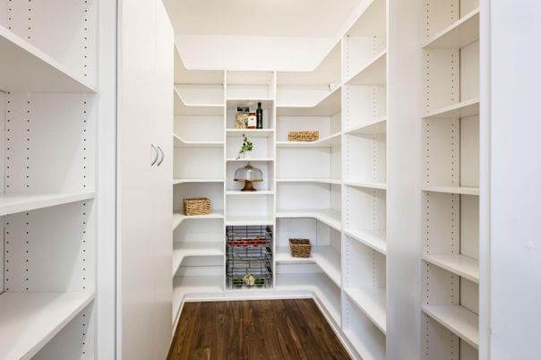 Interior, Walk-in Closets, Wood Texture Flooring