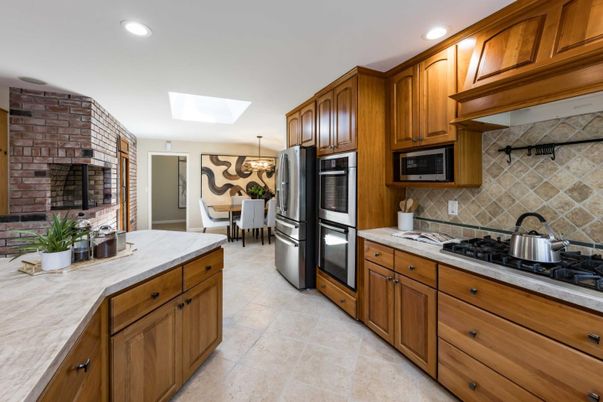 Chandelier, Dining room, Interior, Kitchen, Pendant Lights, Recessed Lighting, Stone Walls