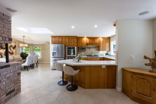 Dining room, Interior, Kitchen, Pendant Lights, Recessed Lighting, Stainless Steel Appliances