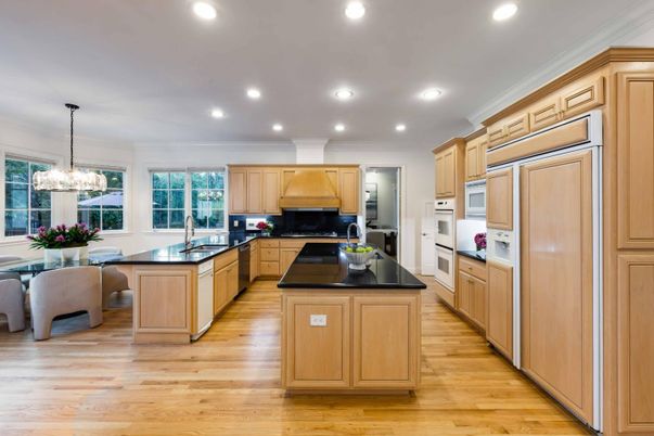 Chandelier, Dining room, Interior, Kitchen, Pendant Lights, Recessed Lighting, Wood Texture Flooring