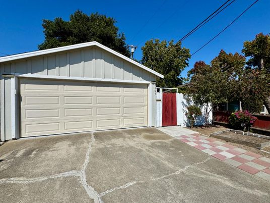 Detached Garage, Exterior