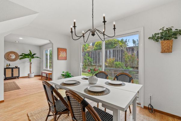 Chandelier, Dining room, Interior, Recessed Lighting, Wood Texture Flooring