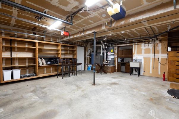 Garage, Interior