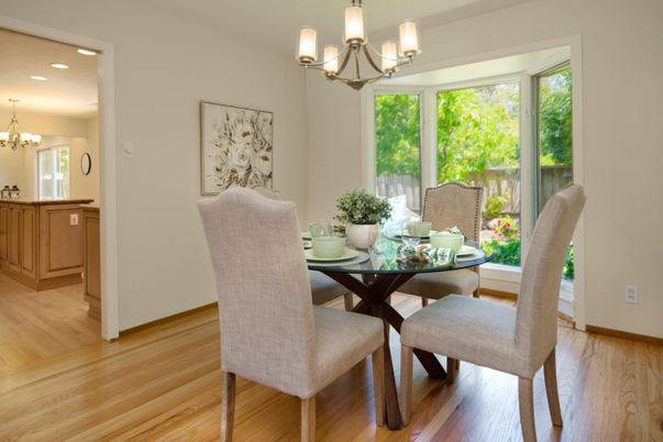 Chandelier, Dining room, Interior, Recessed Lighting, Wood Texture Flooring