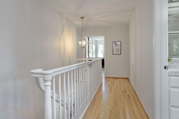 Interior, Pendant Lights, Wood Texture Flooring