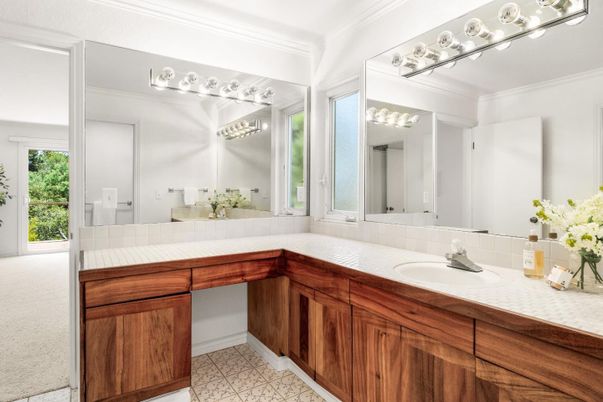 Bathroom, Interior, Tile Countertops