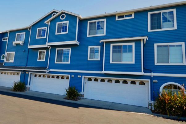 Attached, Exterior, Facade, Rowhouse