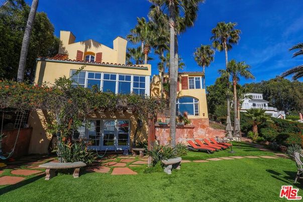 Backyard, Exterior, Facade, Mediterranean