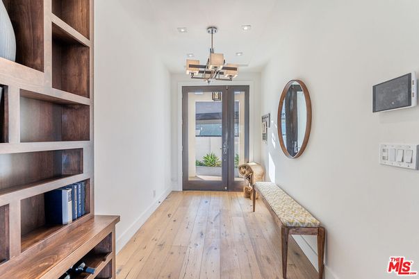 Interior, Pendant Lights, Recessed Lighting, Wood Texture Flooring