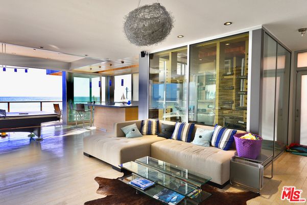 Interior, Living room, Pendant Lights, Recessed Lighting, Wood Texture Flooring