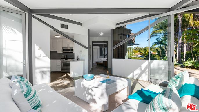 Interior, Kitchen, Living room, Recessed Lighting, Stainless Steel Appliances