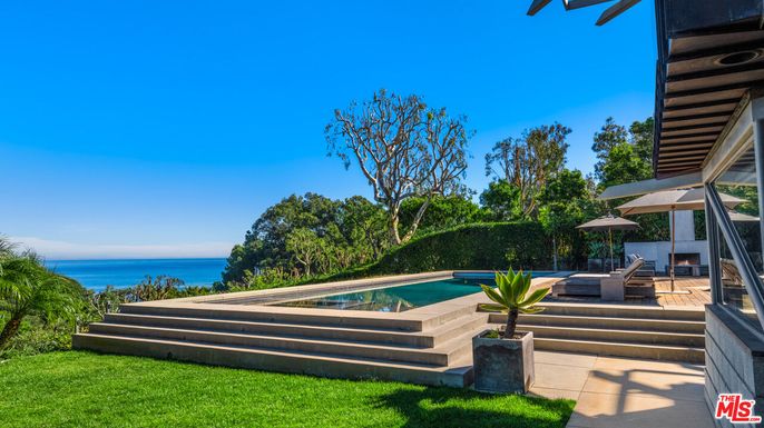 Exterior, Pool, Water