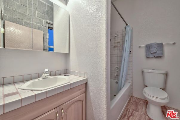 Bathroom, Interior, Tile Countertops