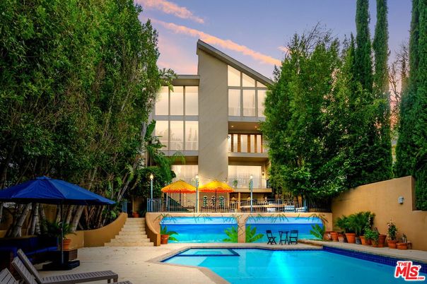 Exterior, Pool