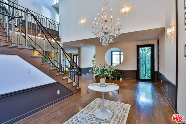Chandelier, Interior, Wood Texture Flooring