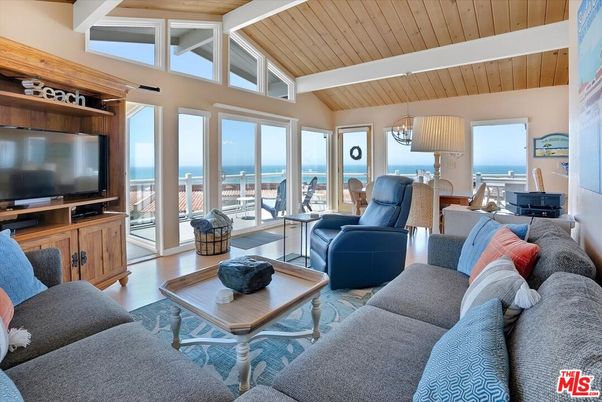 Chandelier, Dining room, Interior, Living room, Water, Wooden Ceilings, Wood Texture Flooring