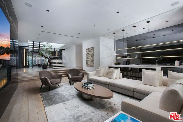 Interior, Living room, Marble Walls, Pendant Lights, Recessed Lighting, Wood Texture Flooring