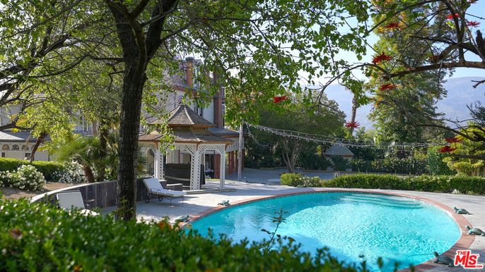 Exterior, Pool