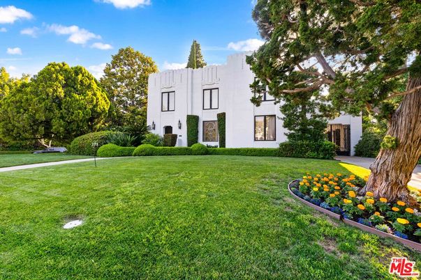 Backyard, Exterior, Facade, French Provincial