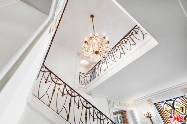 Chandelier, Interior