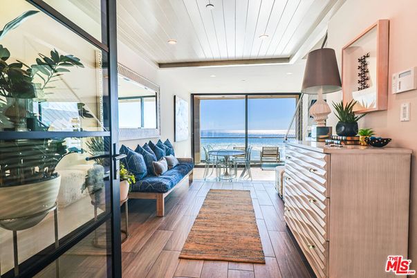 Interior, Living room, Recessed Lighting, Water, Wood Texture Flooring