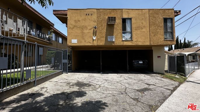 Attached, Exterior, Facade, Modern