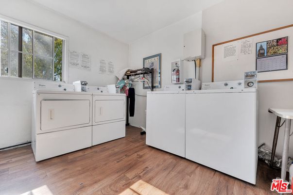Interior, Washer, Wood Texture Flooring