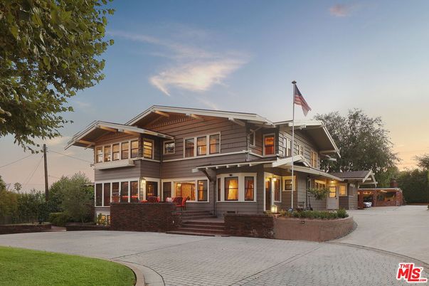 Exterior, Facade, American Craftsman