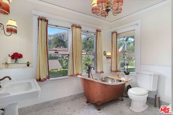 Bathroom, Chandelier, Free Standing Baths, Interior