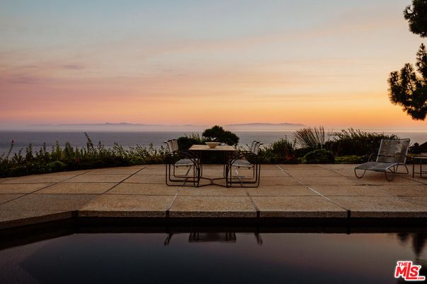 Exterior, Pool, Water