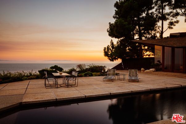 Exterior, Pool, Water