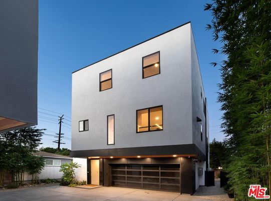 Attached, Exterior, Facade, Modern