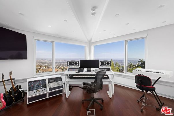 Home Office, Interior, Recessed Lighting, Wood Texture Flooring