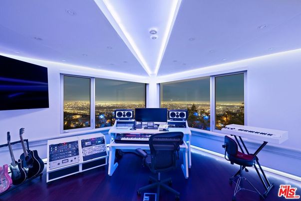 Home Office, Interior, Recessed Lighting, Wood Texture Flooring