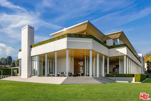 Backyard, Exterior, Facade, Modern