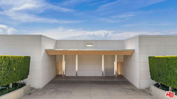 Exterior, Facade, None
