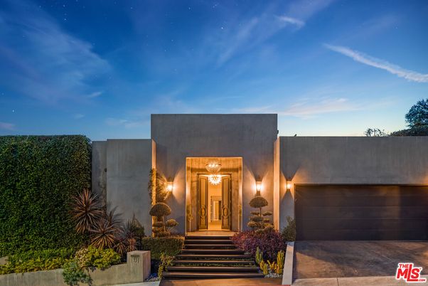 Attached, Exterior, Facade, Modern