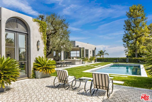 Backyard, Exterior, Pool
