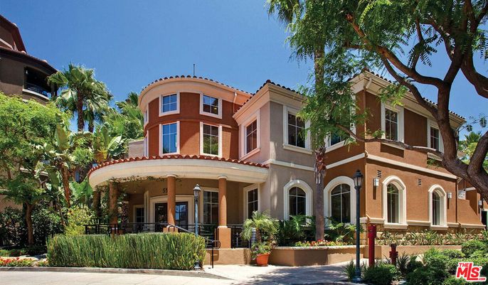 Exterior, Facade, Mediterranean