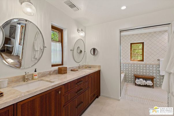 Bathroom, Dual Sink Vanities, Interior, Recessed Lighting