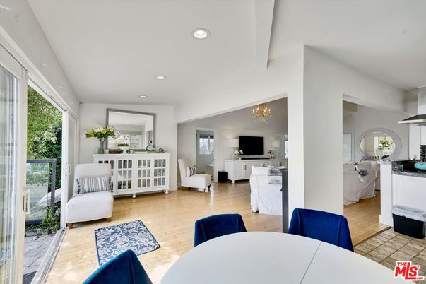 Chandelier, Dining room, Interior, Living room, Recessed Lighting, Wood Texture Flooring