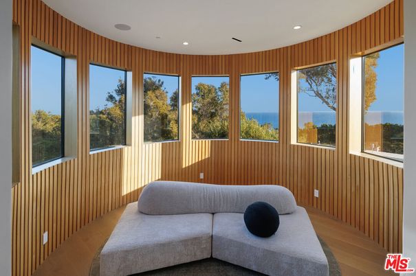 Interior, Recessed Lighting, Water, Wood Texture Flooring