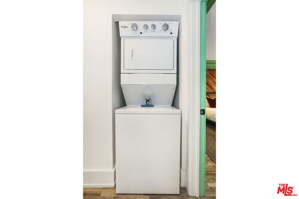 Interior, Utility Closets, Washer, Wood Texture Flooring
