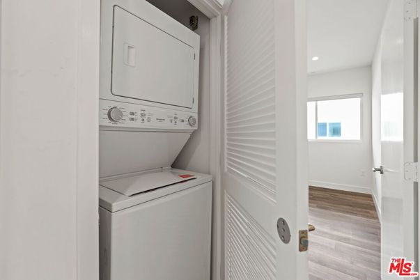 Interior, Recessed Lighting, Utility Closets, Washer, Wood Texture Flooring