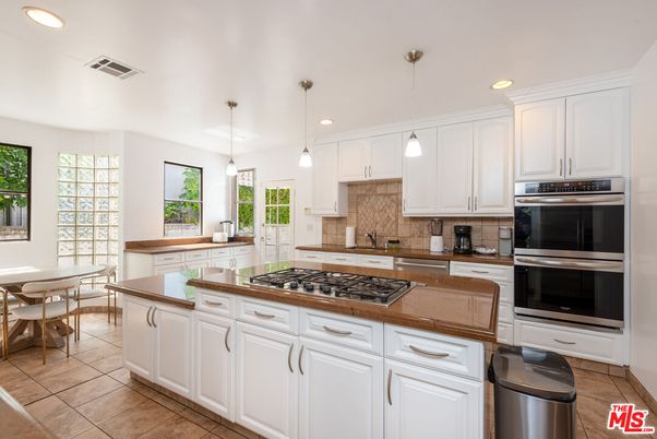 Dining room, Interior, Kitchen, Pendant Lights, Recessed Lighting, Stainless Steel Appliances